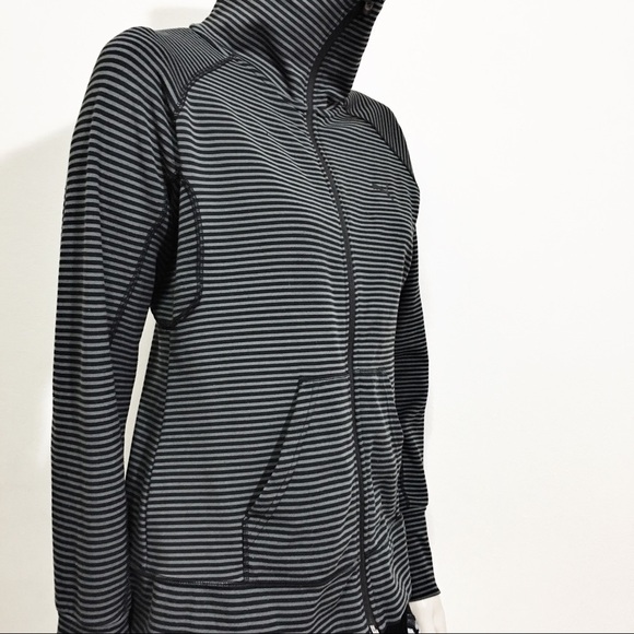 Puma sports jacket size L - Picture 4 of 8